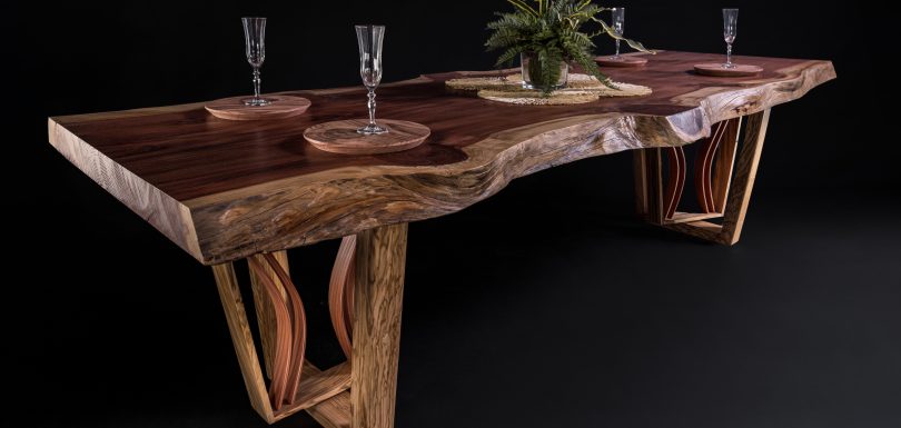 tavolo in legno pregiato